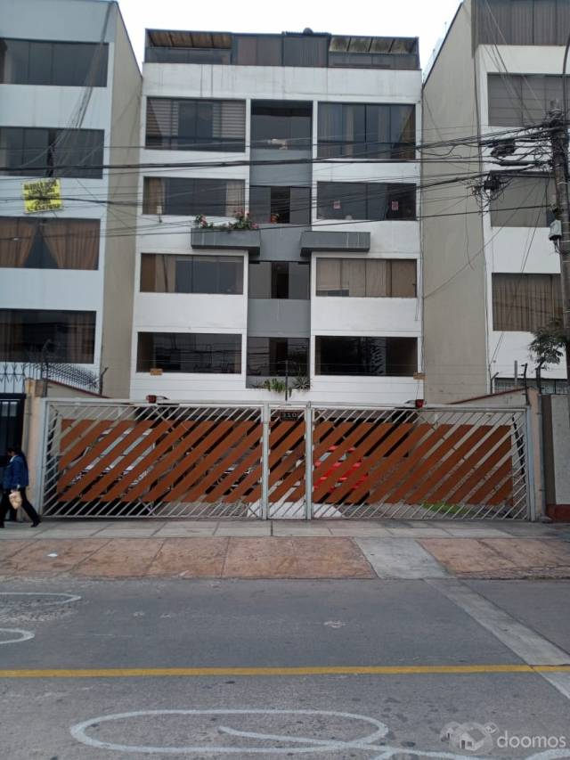 Venta de Departamento con estacionamiento en San Borja
