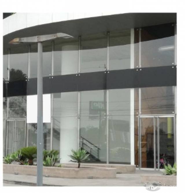 VENDO 2 LOCALES COMERCIALES en edificio corporativo A1 en Santiago de Surco