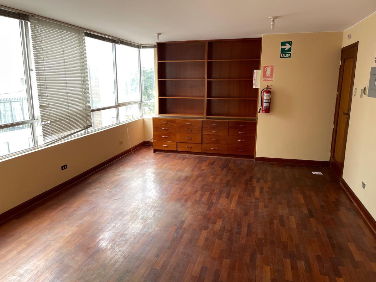 calle LOS PINOS - Oficina - Miraflores, 35m2, vista exterior, baño, US$ 59,900